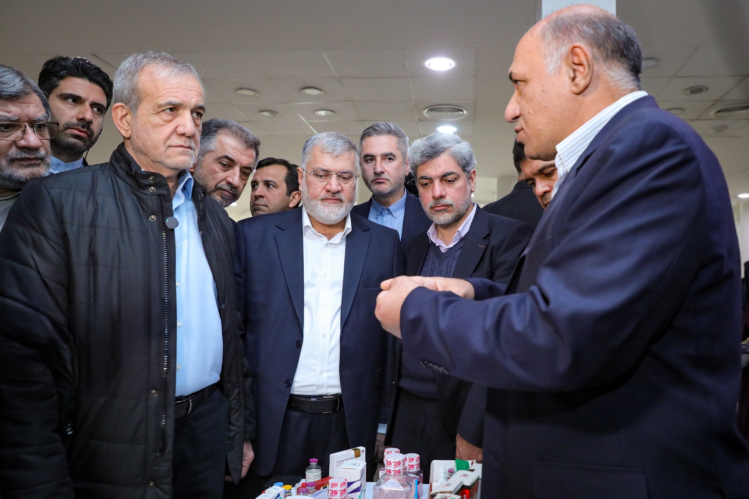 بازدید رئیس‌‌جمهور پزشکیان از نمایشگاه دارو و تجهیزات پزشکی +عکس