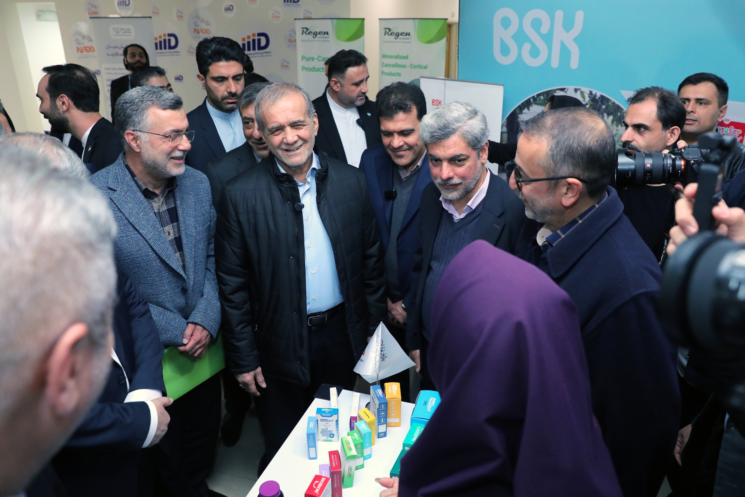 بازدید رئیس‌‌جمهور پزشکیان از نمایشگاه دارو و تجهیزات پزشکی +عکس