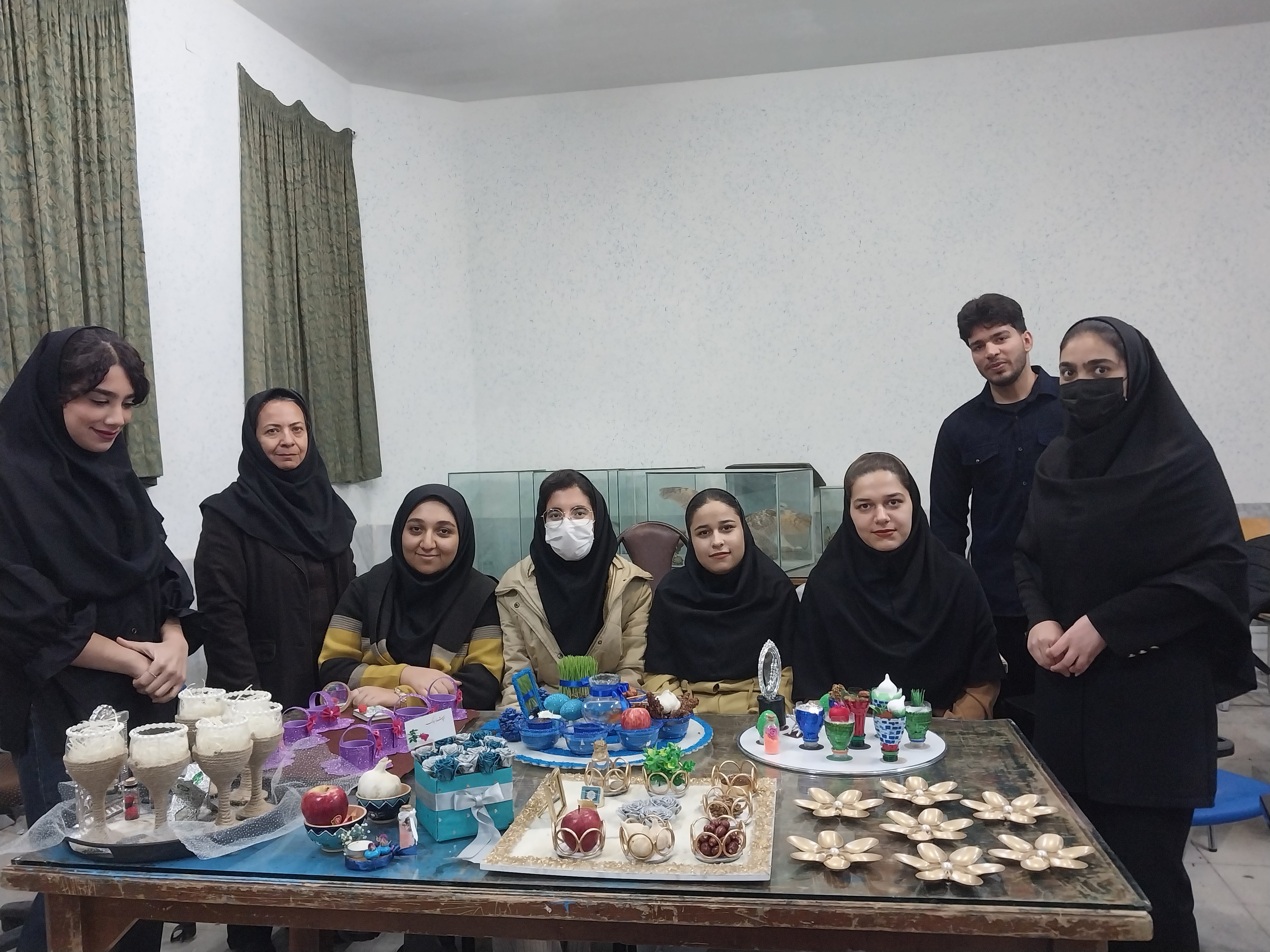 هنر بازیافت و نوآوری؛ سفره هفتسین از مواد دورریز به سبک دانشجویی هنر بازیافت و نوآوری؛ سفره هفتسین از مواد دورریز به سبک دانشجویی