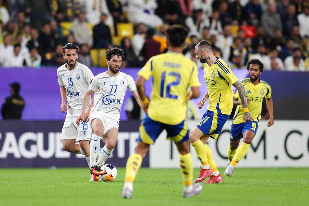 اهدای پیراهن نیک نفس به یک خبرنگار عربستانی توسط ماشاریپوف+ عکس