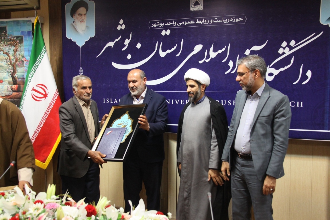 تاج عزت و بزرگی بر سر شهدا تاج عزت و بزرگی بر سر شهدا