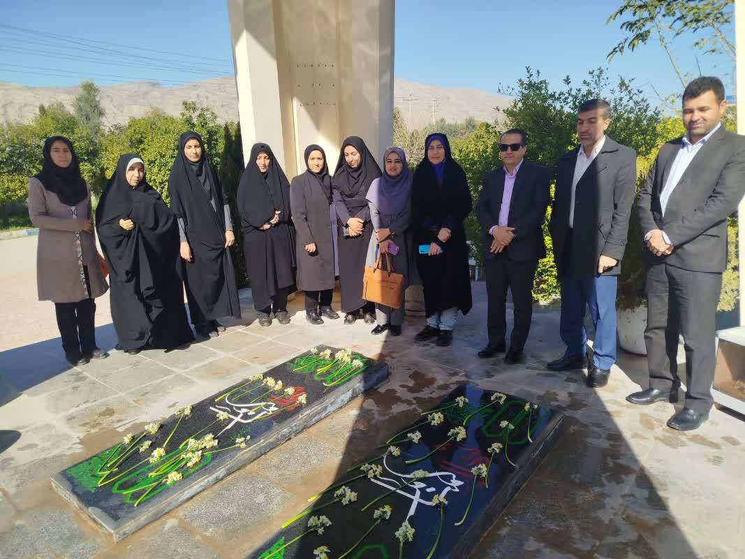 آوای عشق و فداکاری؛ گلباران یاد قهرمانان سرزمین ایمان و ایستادگی