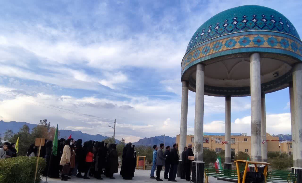 آوای عشق و فداکاری؛ گلباران یاد قهرمانان سرزمین ایمان و ایستادگی