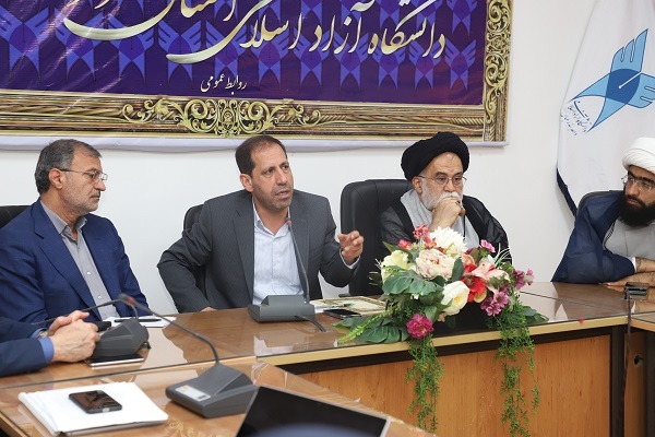 دانشگاهها نقش مراقبتی در فعالیتهای فرهنگی را به عهده بگیرند دانشگاهها نقش مراقبتی در فعالیتهای فرهنگی را به عهده بگیرند