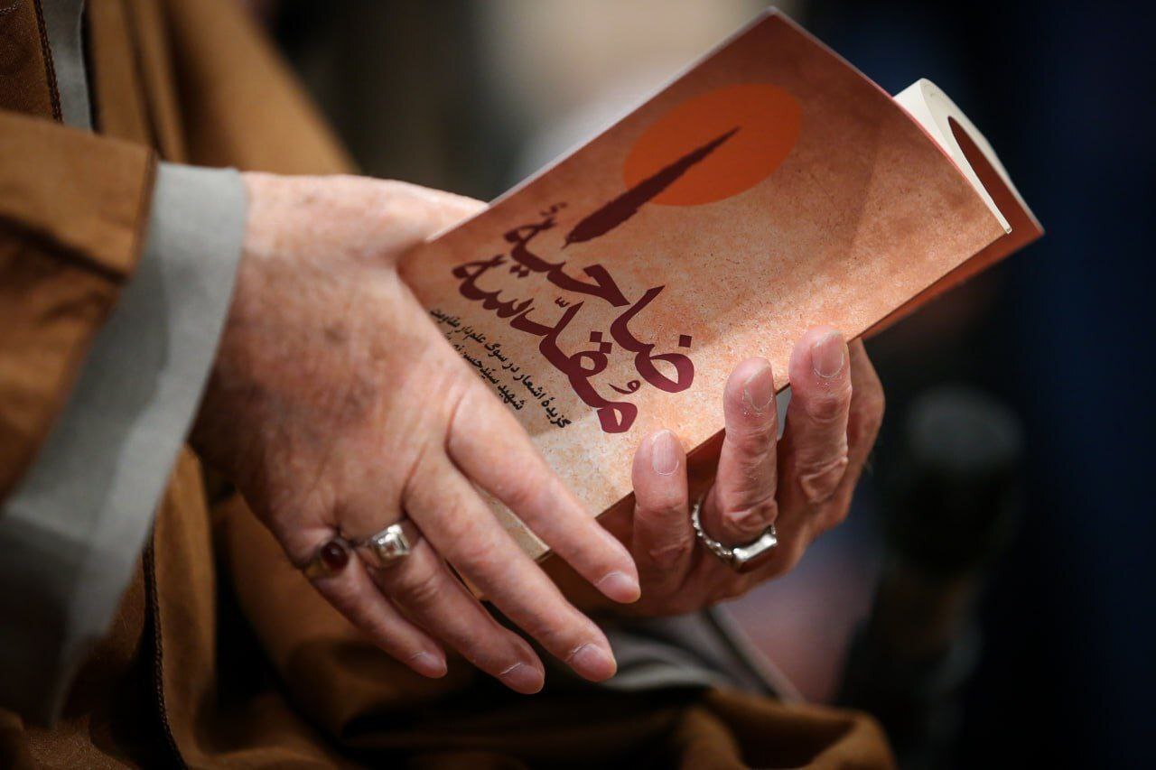 شاعران و اهالی فرهنگ و ادب فارسی افطار را مهمان رهبر انقلاب بودند