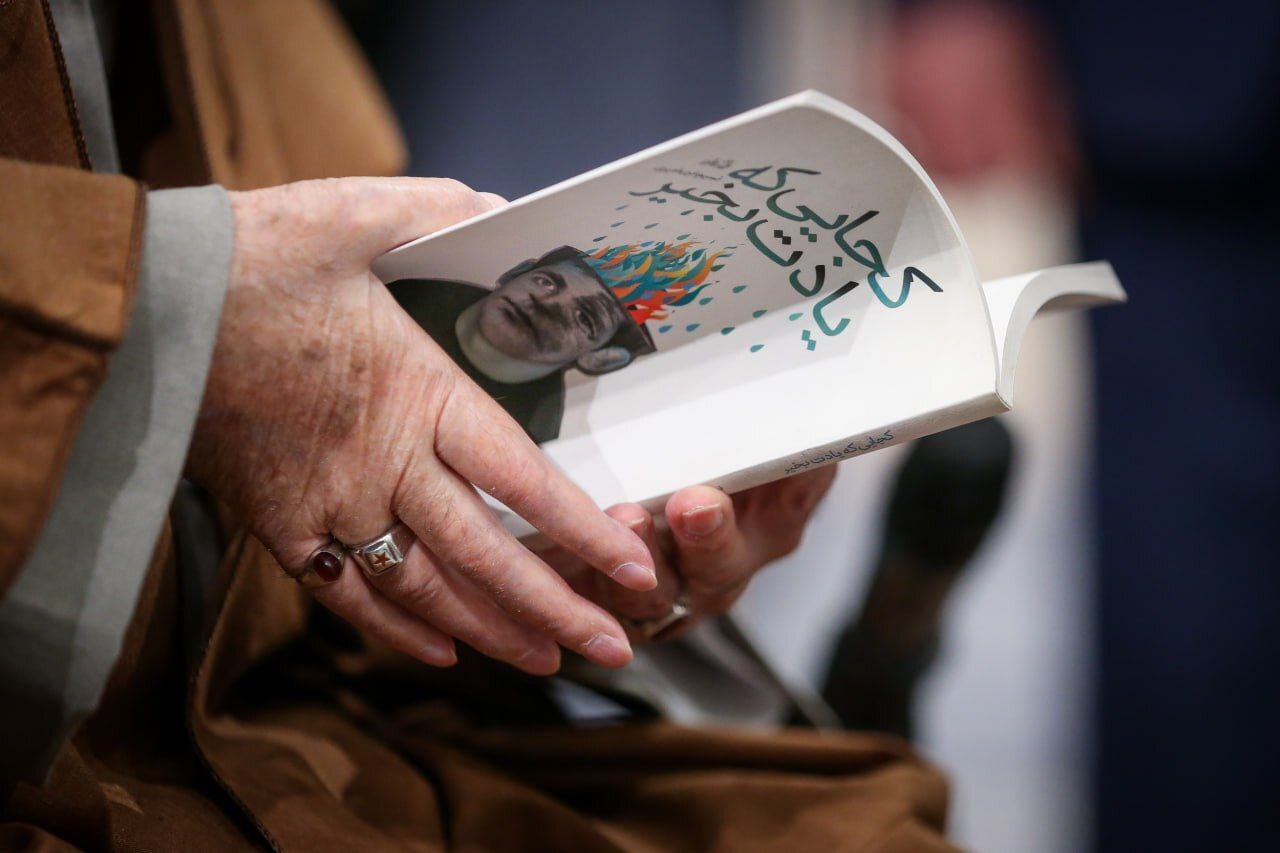 شاعران و اهالی فرهنگ و ادب فارسی افطار را مهمان رهبر انقلاب بودند