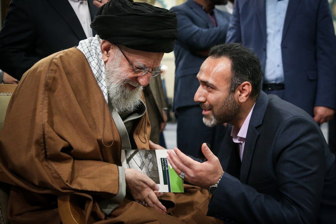 شاعران و اهالی فرهنگ و ادب فارسی افطار را مهمان رهبر انقلاب بودند