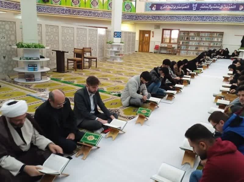 حضور ۷۰۰ نفر از دانشگاهیان دانشگاه آزاد در سلسله برنامه‌های محفل انس با قرآن