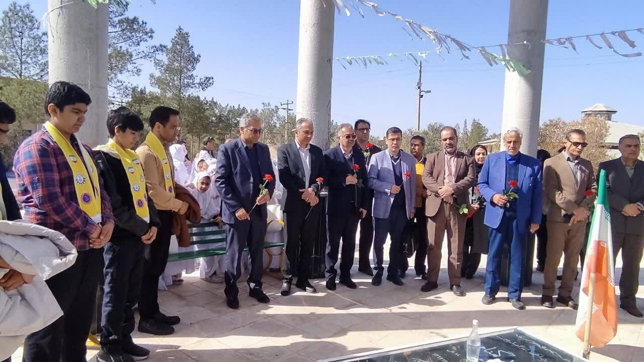 طنين مقاومت در دانشگاه آزاد؛ پرچم شهدا مقاومت در دستان دانشجویان طنين مقاومت در دانشگاه آزاد؛ پرچم شهدا مقاومت در دستان دانشجویان