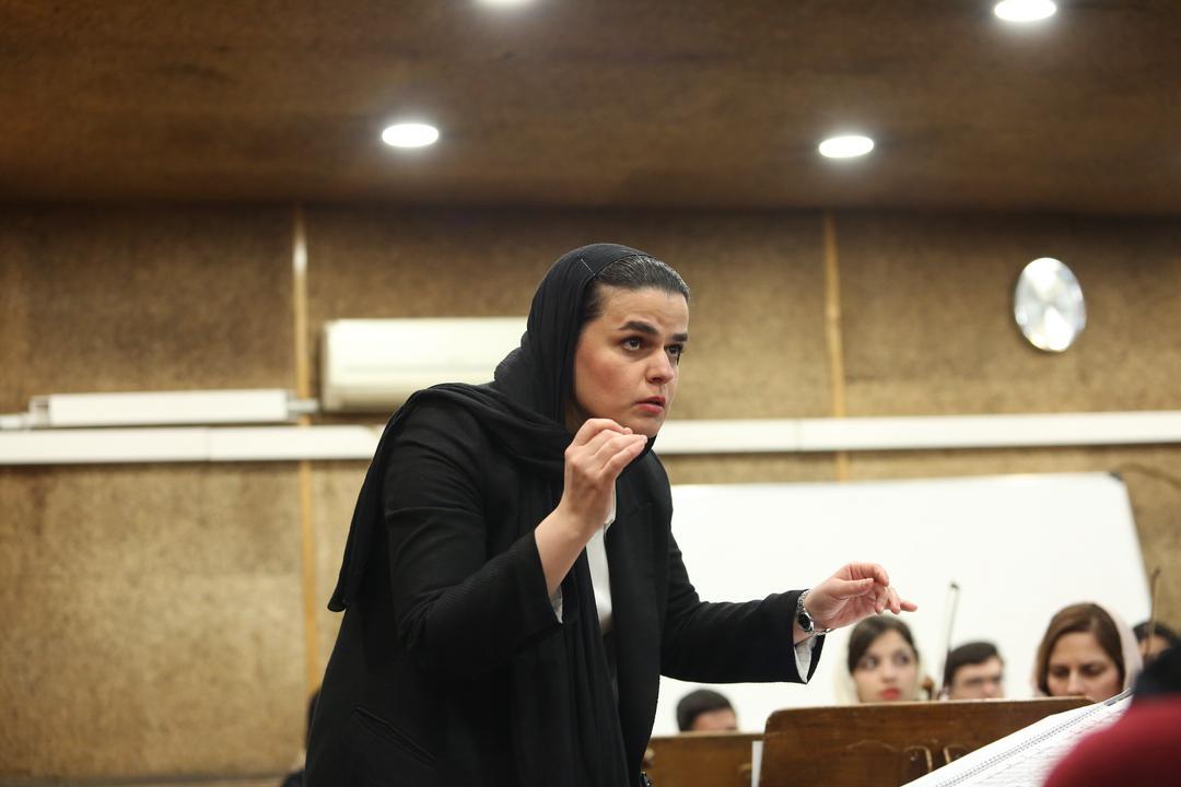 نخستین اجرای رسمی ارکستر دیالوگ با رهبری یک بانو/