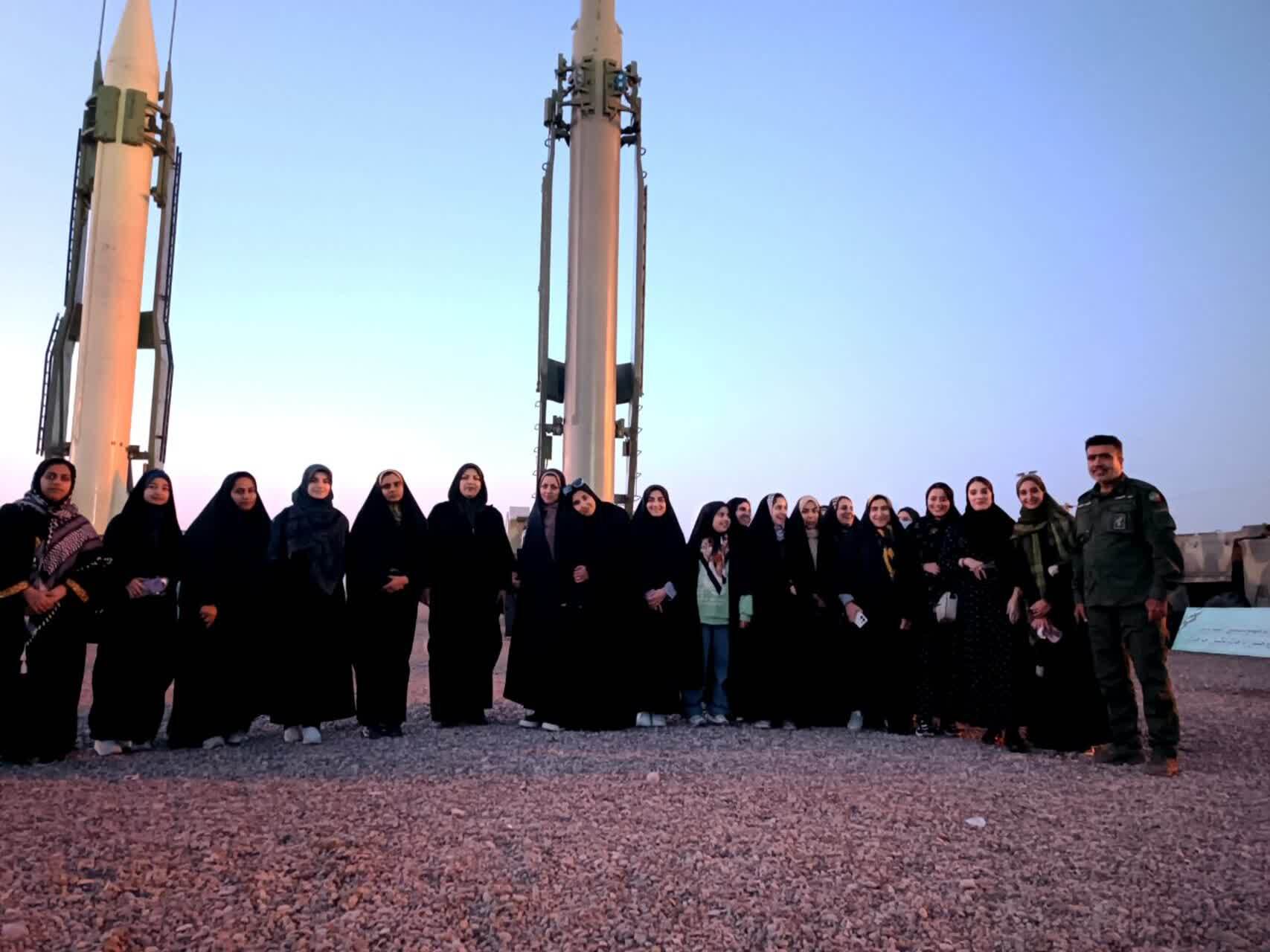 خاطراتی که زنده میشوند؛ سفر دانشجویان بسیجی به دل تاریخ دفاع مقدس خاطراتی که زنده میشوند؛ سفر دانشجویان بسیجی به دل تاریخ دفاع مقدس