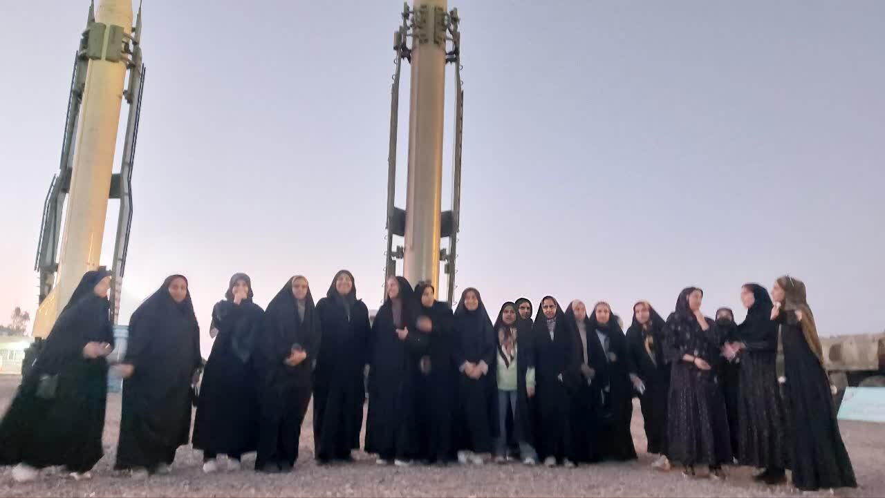 خاطراتی که زنده میشوند؛ سفر دانشجویان بسیجی به دل تاریخ دفاع مقدس خاطراتی که زنده میشوند؛ سفر دانشجویان بسیجی به دل تاریخ دفاع مقدس