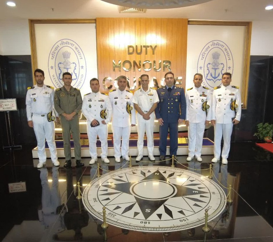 پهلوگیری ناوگروه ارتش در بندر بمبئی هند