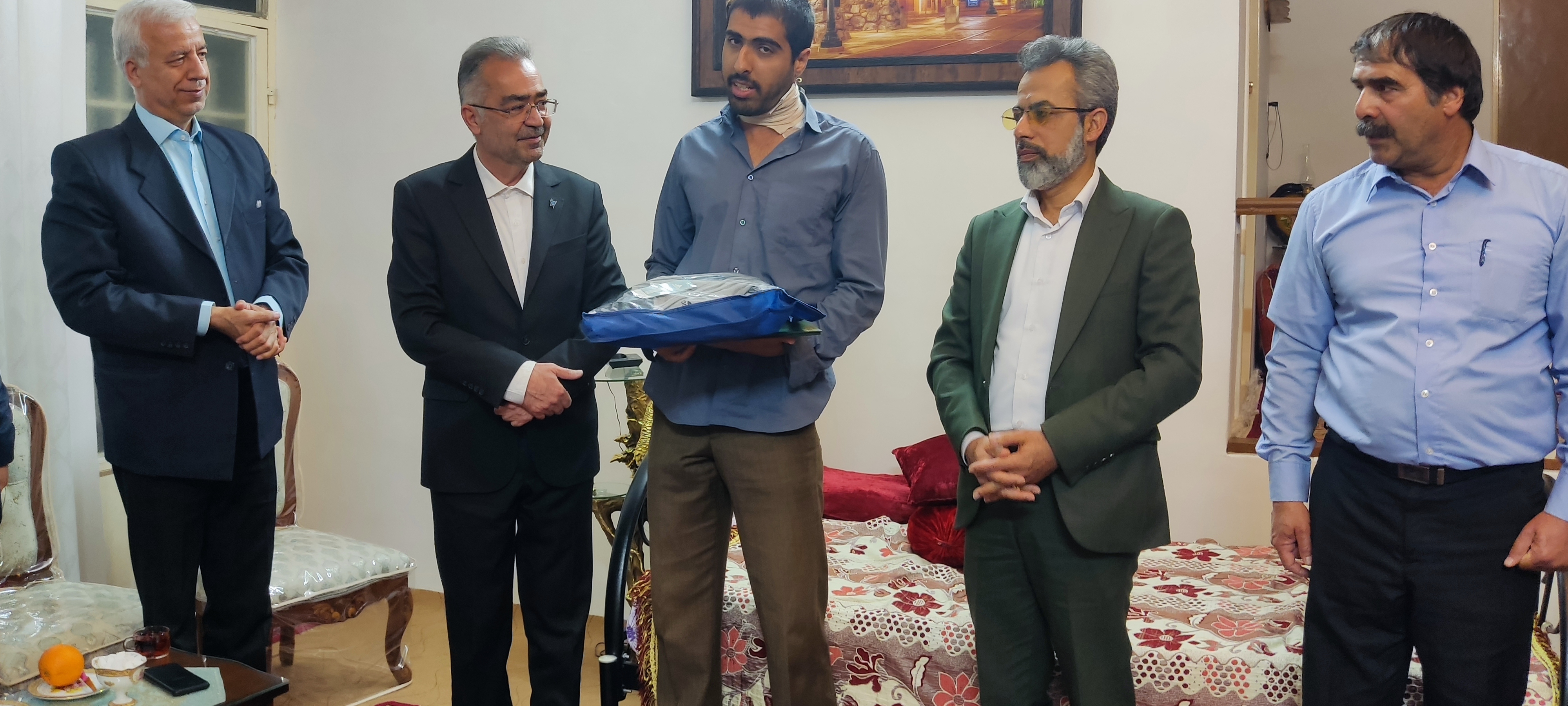 اظهارات دانشجوی ناهی از منکر از روز حادثه/ برای دفاع از 3 دختر تذکر لسانی دادم و اوباش با چاقو حمله‌ور شدند