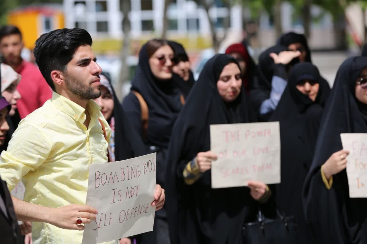 رونمایی دانشجویان از نسخه حقوق بشر آمریکایی با ایموجی «خنده»/ پروژه بایکوت خبری غرب شکست