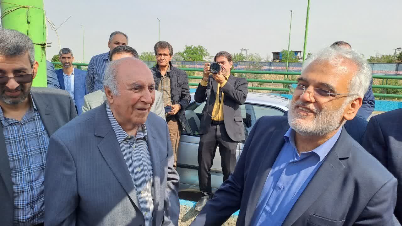 پرده‌برداری از تابلوی نامگذاری بلوار ورودی دانشگاه آزاد اصفهان به نام دکتر فروغی