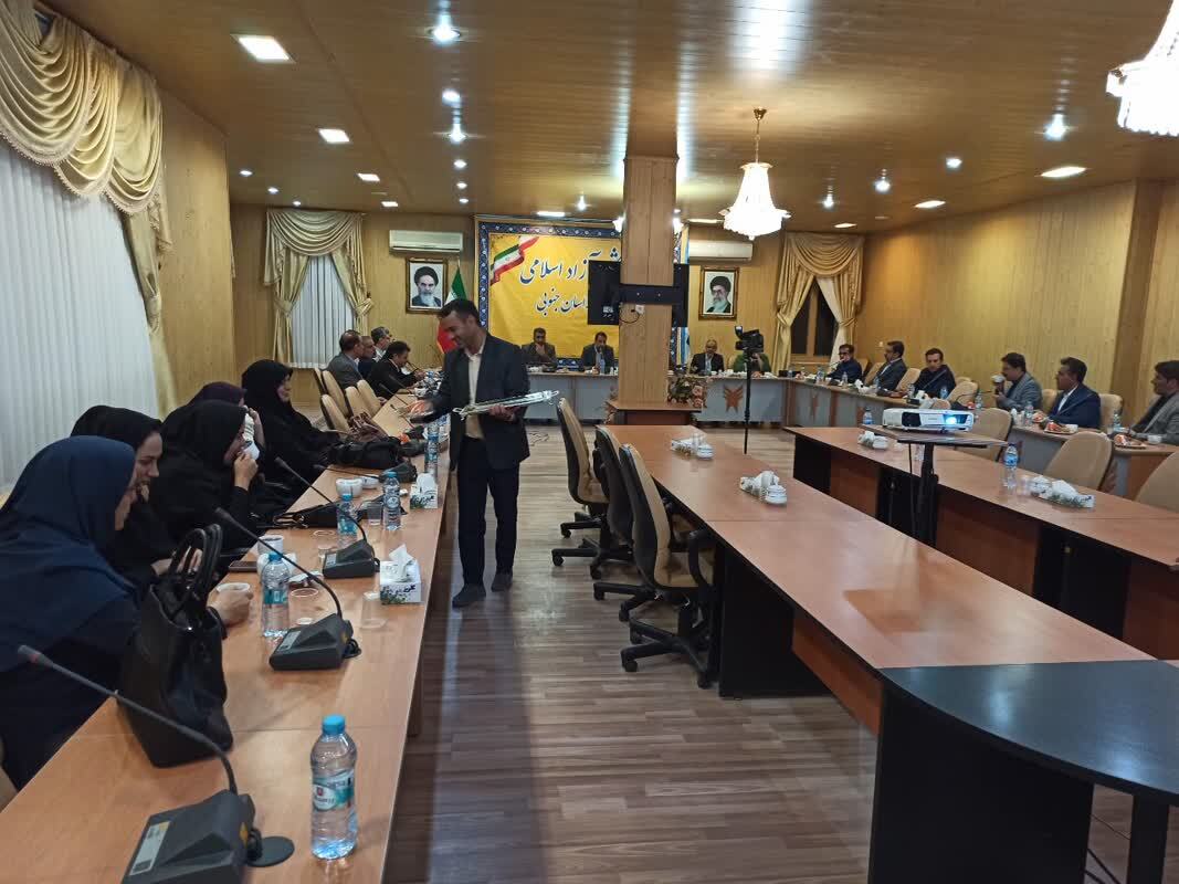 مهم‌ترین رسالت استادان جهاد تبیین است