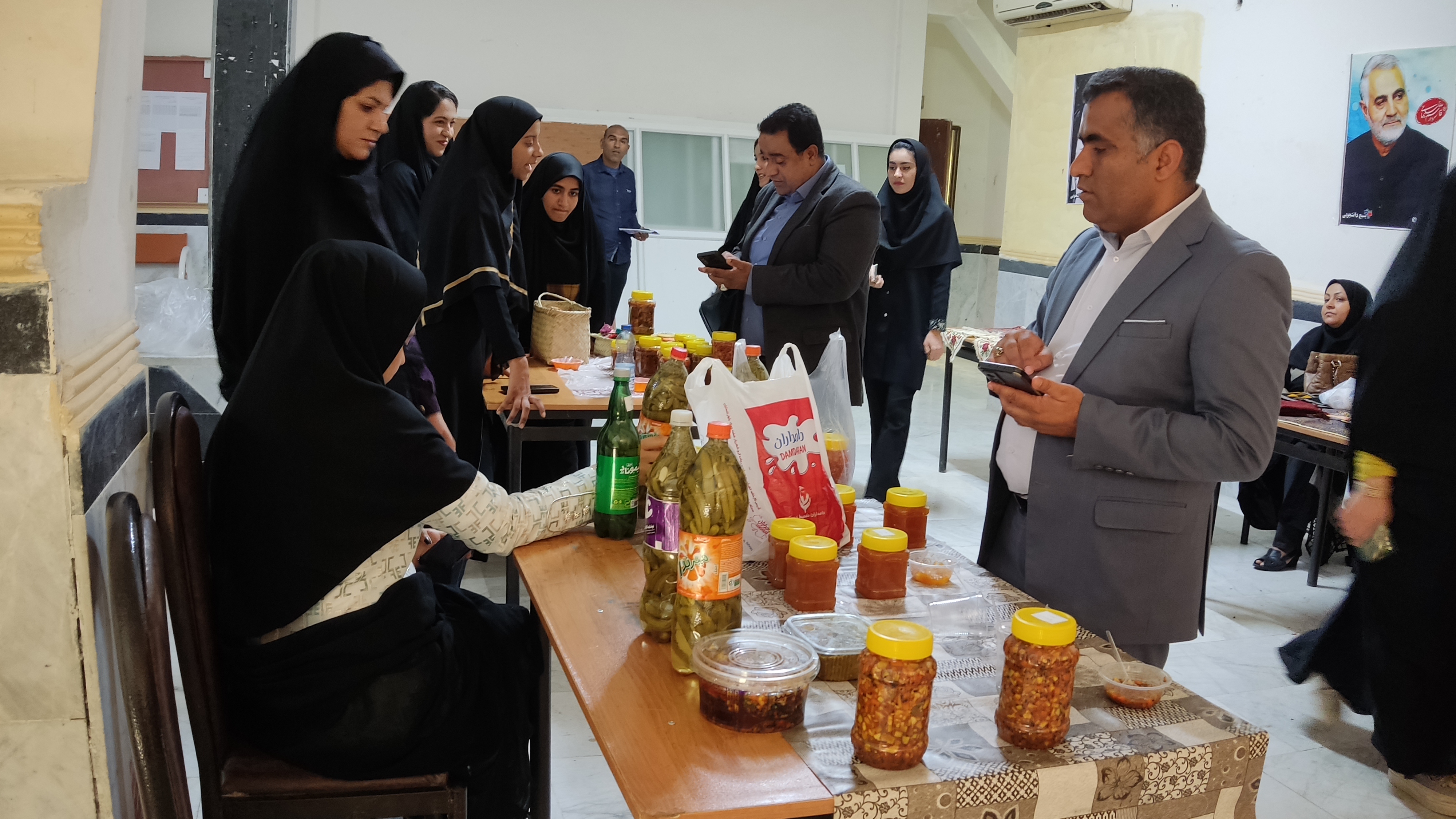 برپایی نمایشگاه کارآفرینی و صنایعدستی در دانشگاه آزاد کهنوج برپایی نمایشگاه کارآفرینی و صنایعدستی در دانشگاه آزاد کهنوج