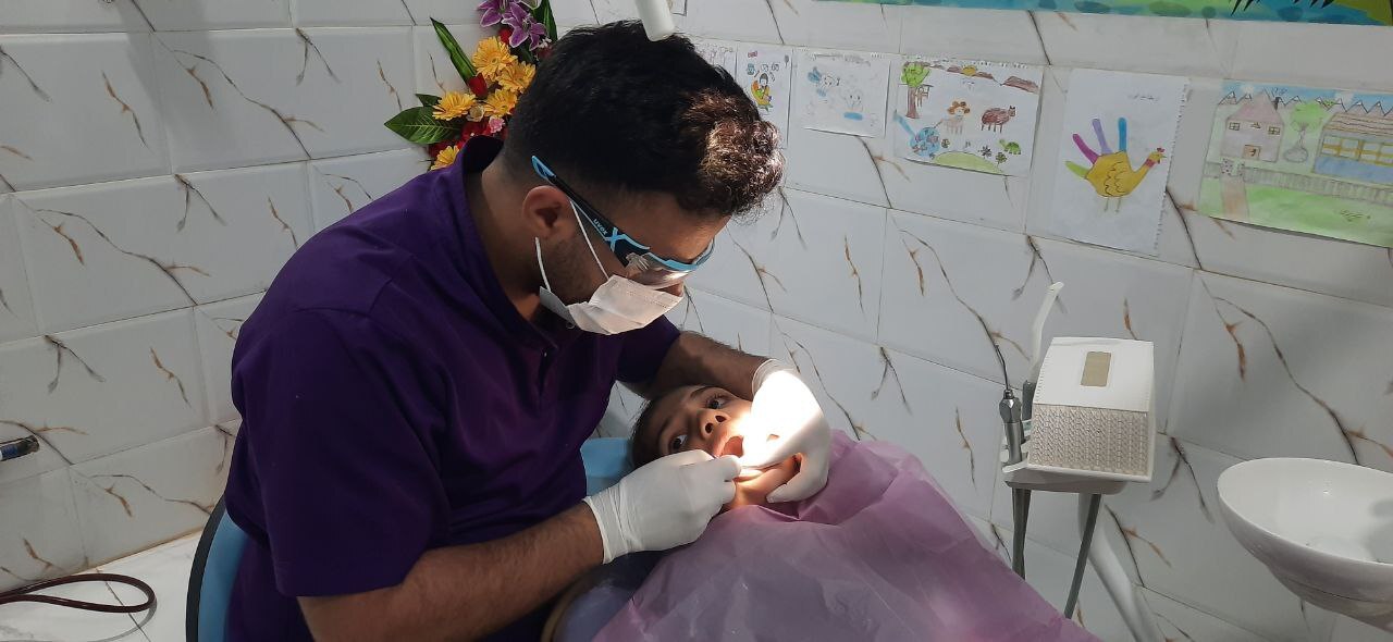 گروه جهادی شهدا با یک تیم داندانپزشکی به غرب کشور رفت/ ویزیت ۵۰۰ نفر طی ۲ روز