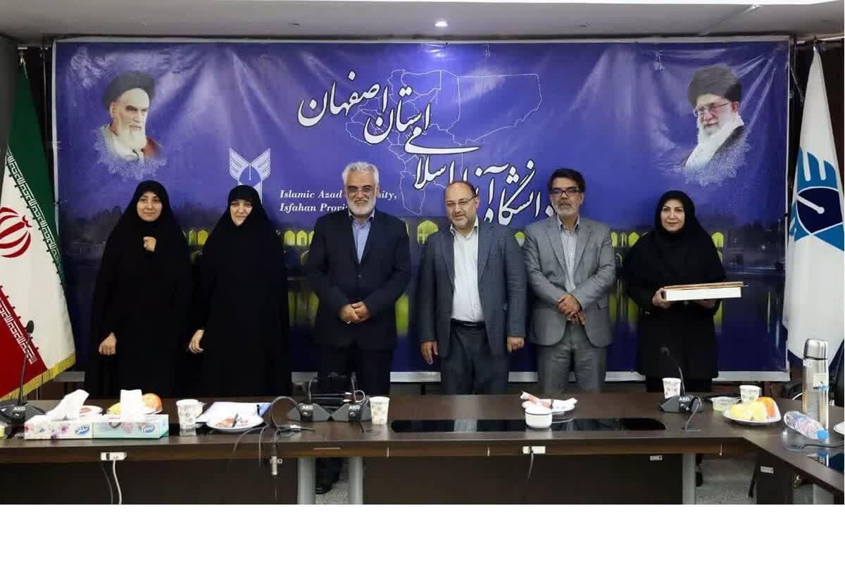 طهرانچی: بانوان باید برای نقشآفرینیهای جدی در جامعه آماده شوند طهرانچی: بانوان باید برای نقشآفرینیهای جدی در جامعه آماده شوند