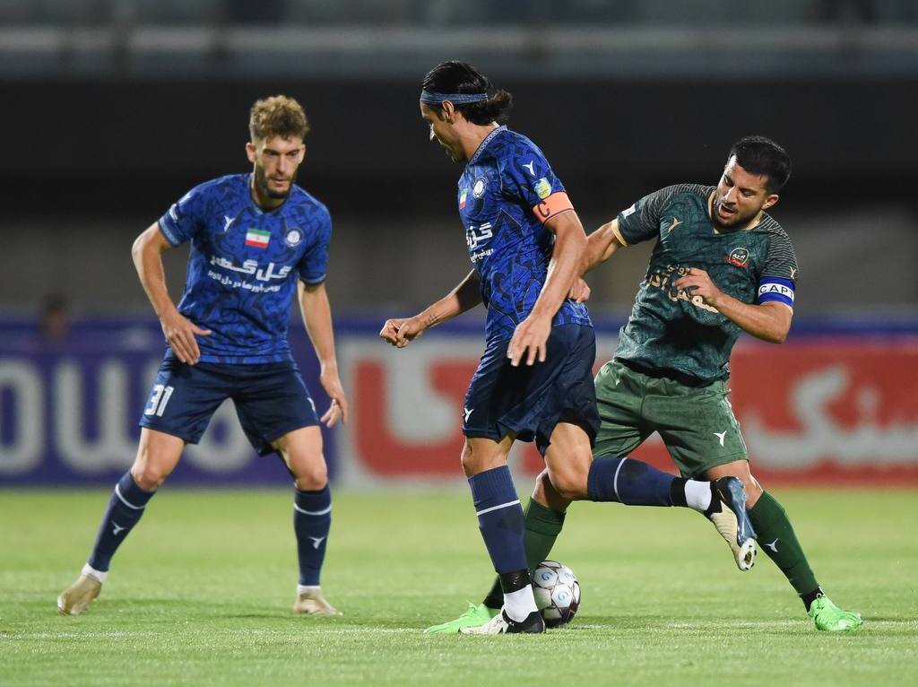 واکنش ناظر داوری به تغییر رنگ پیراهن گلگهر مقابل شمس آذر واکنش ناظر داوری به تغییر رنگ پیراهن گلگهر مقابل شمس آذر