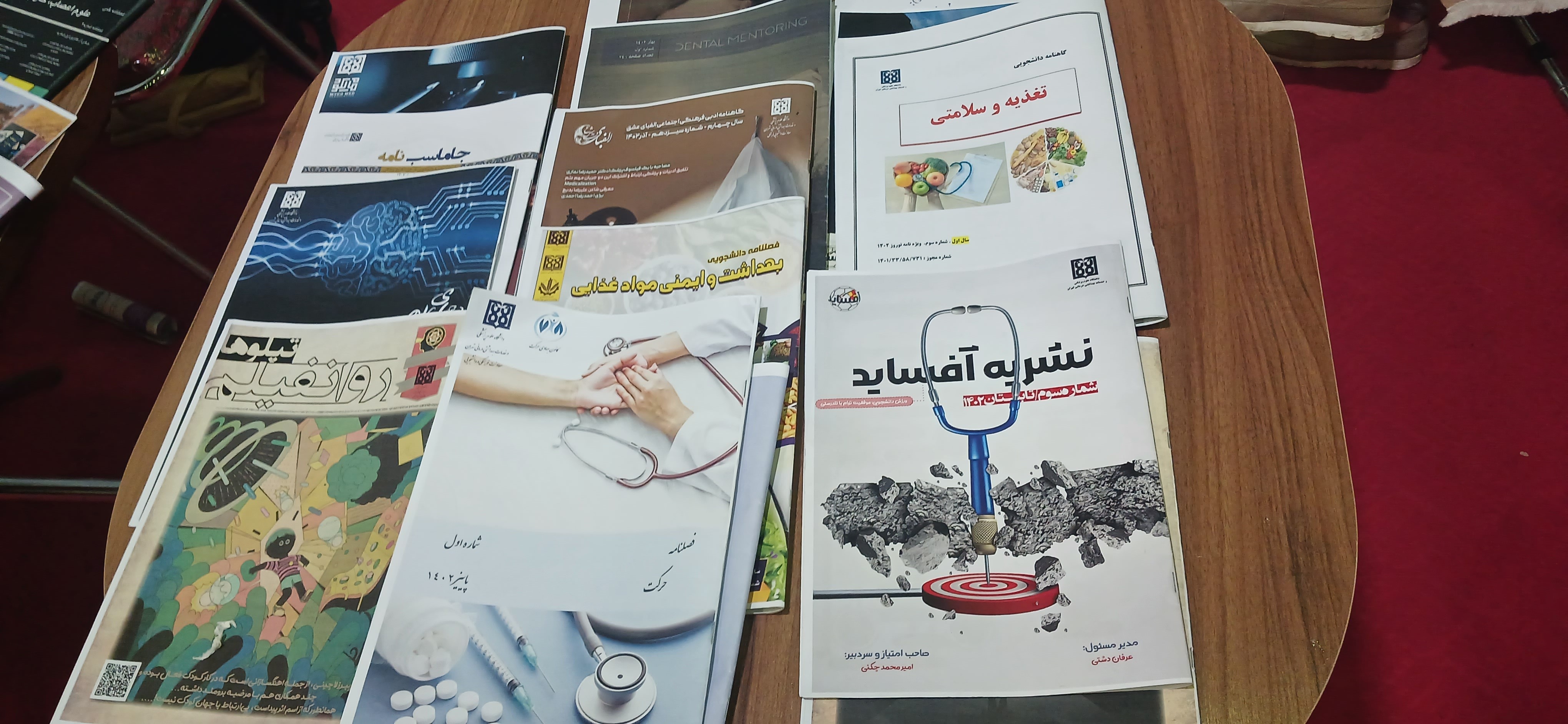 لزوم انتشار مجلات دانشجویی در سراسر کشور دانشجویان پرانگیزه؛ اما مسئولان همچنان در خواب غفلت! / دل نوشتههای دانشجویی را جدی بگیرید تا مشکلات مملکت حل شوند