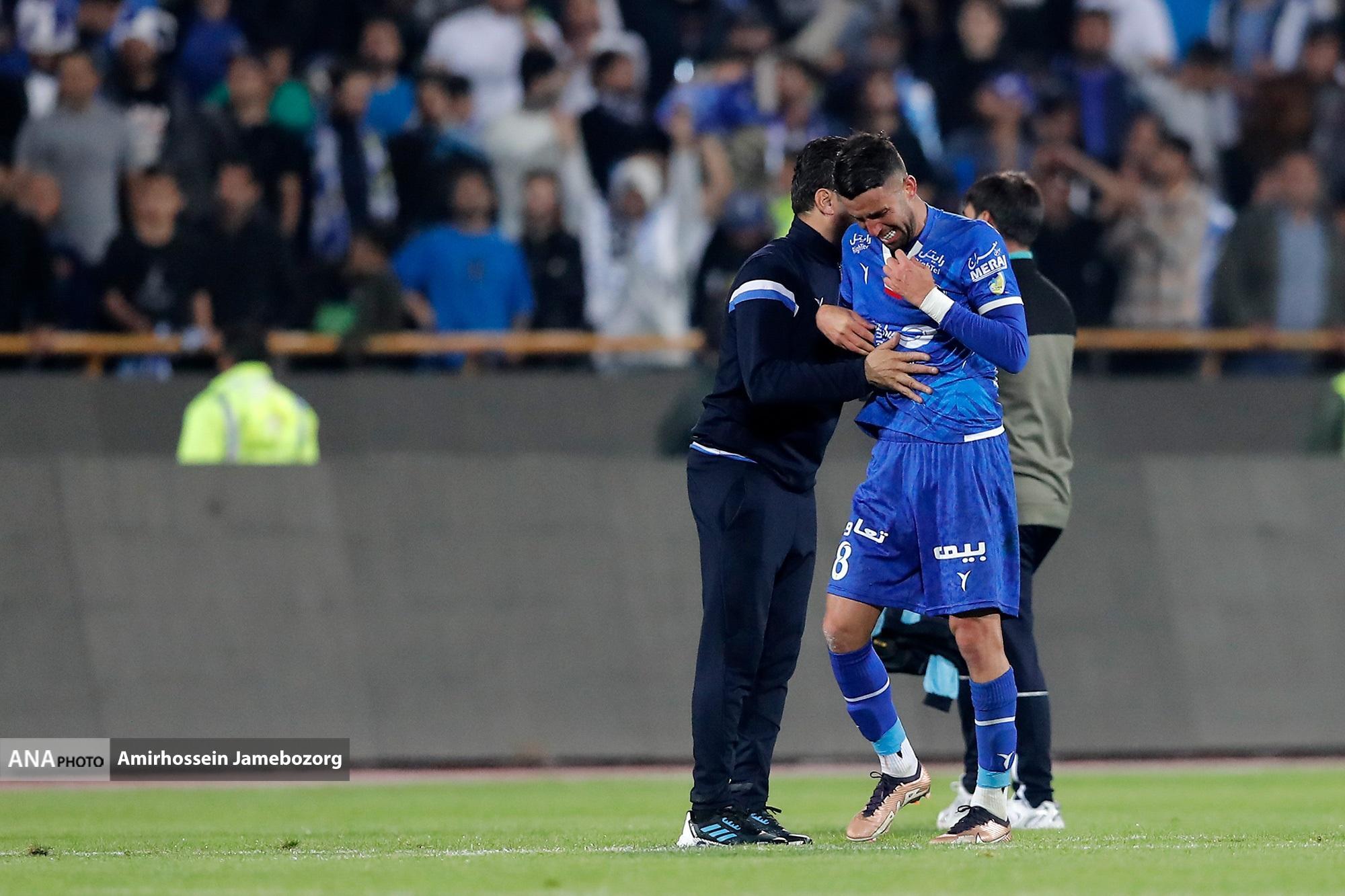 اشکهای هافبک استقلال بعد از برتری دراماتیک مقابل ذوب آهن+عکس اشکهای هافبک استقلال بعد از برتری دراماتیک مقابل ذوب آهن+عکس