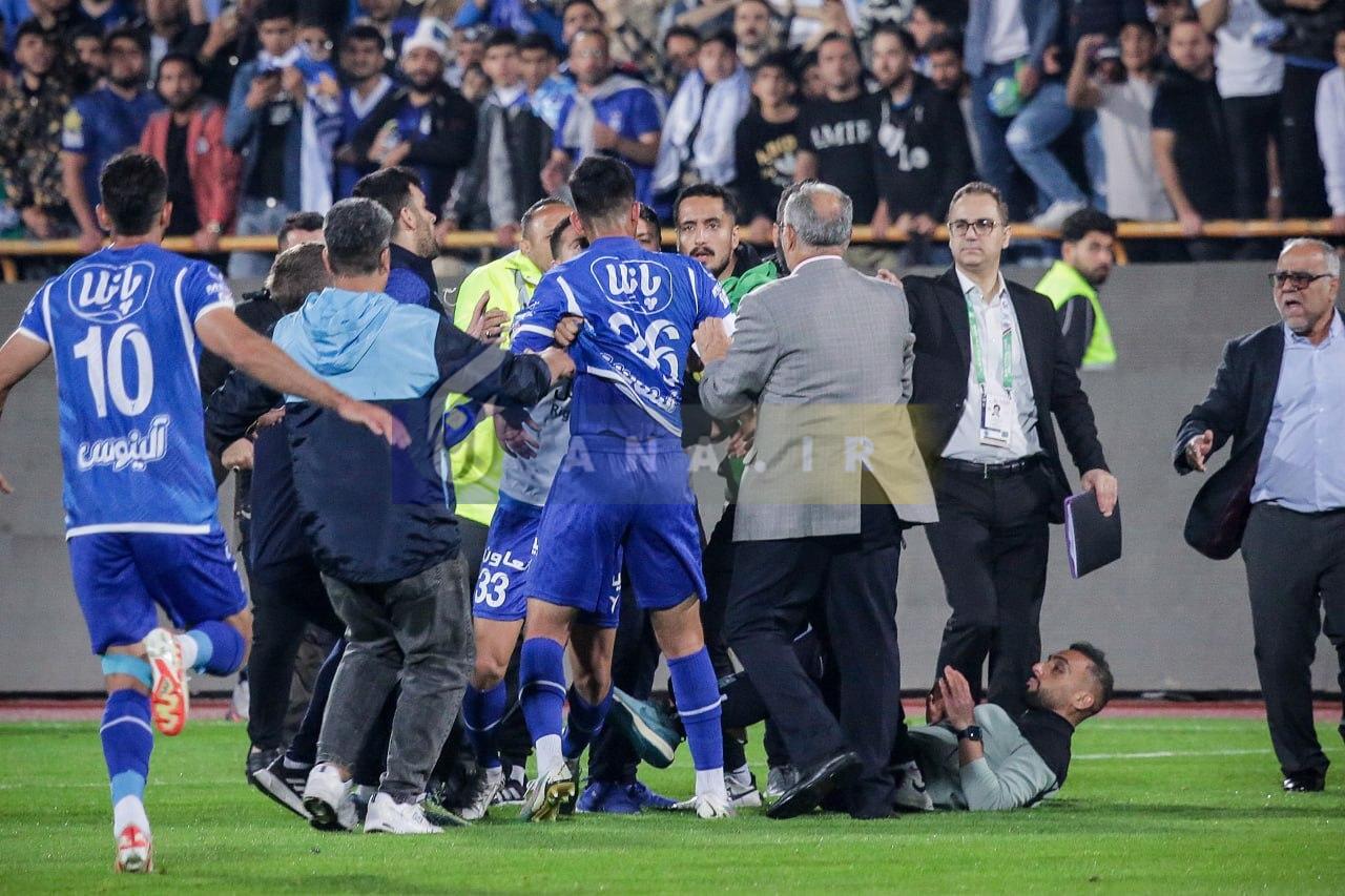 دریگیری حامدی فر با هافبک ذوب آهن از زوایایی متفاوت+تصاویر