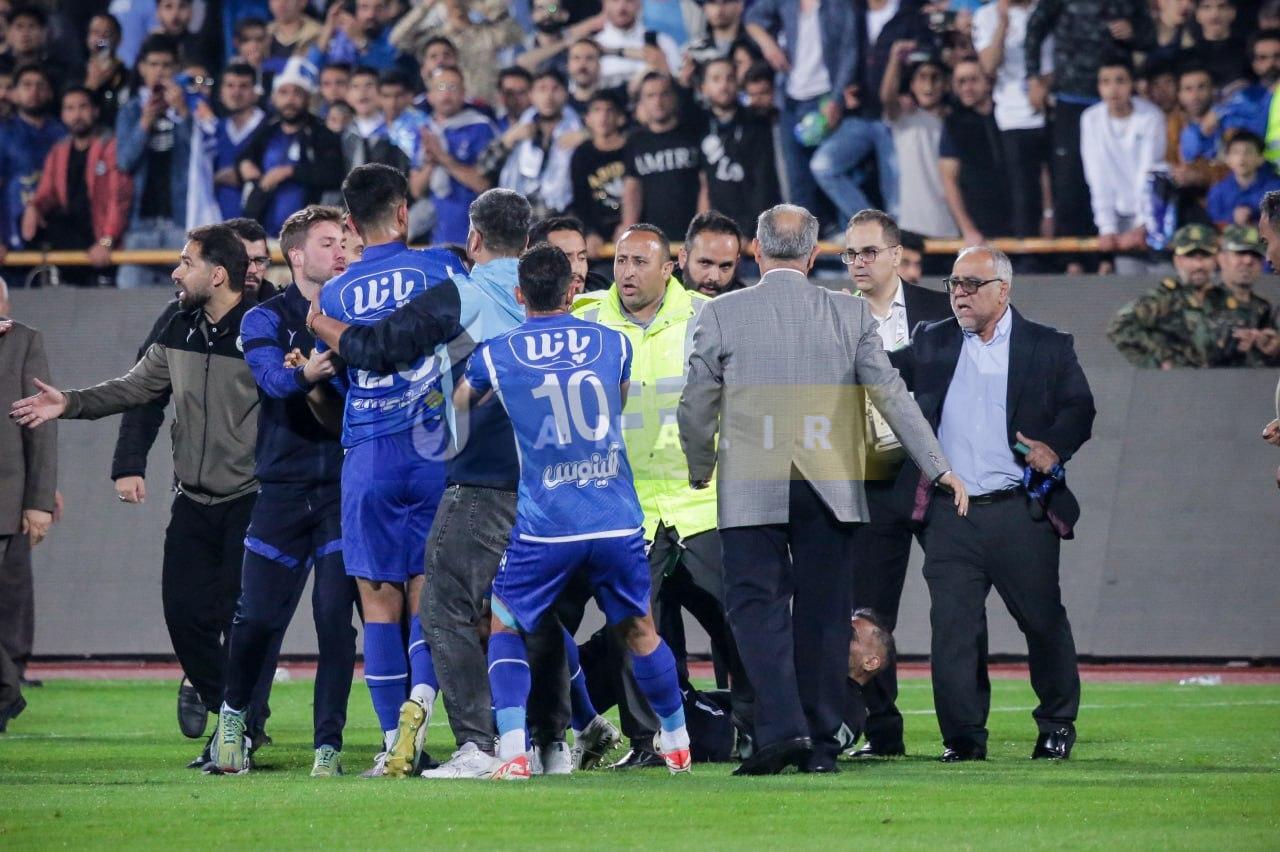 دریگیری حامدی فر با هافبک ذوب آهن از زوایایی متفاوت+تصاویر