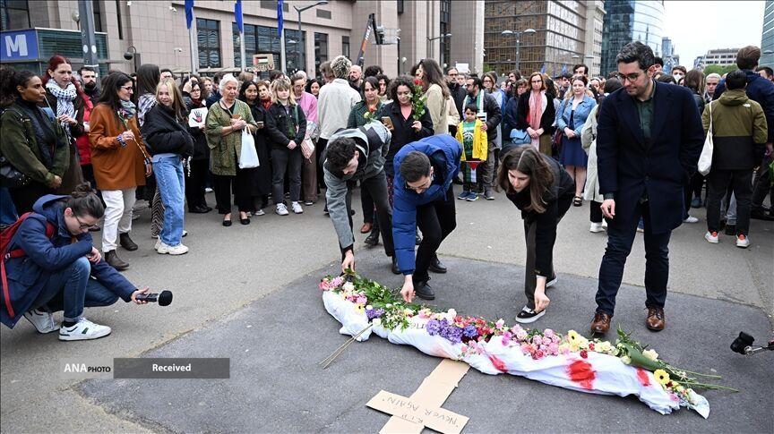 مراسم خاکسپاری «مرگ قوانین بین‌المللی و توافقنامه‌های اتحادیه اروپا» برگزار شد!+ عکس
