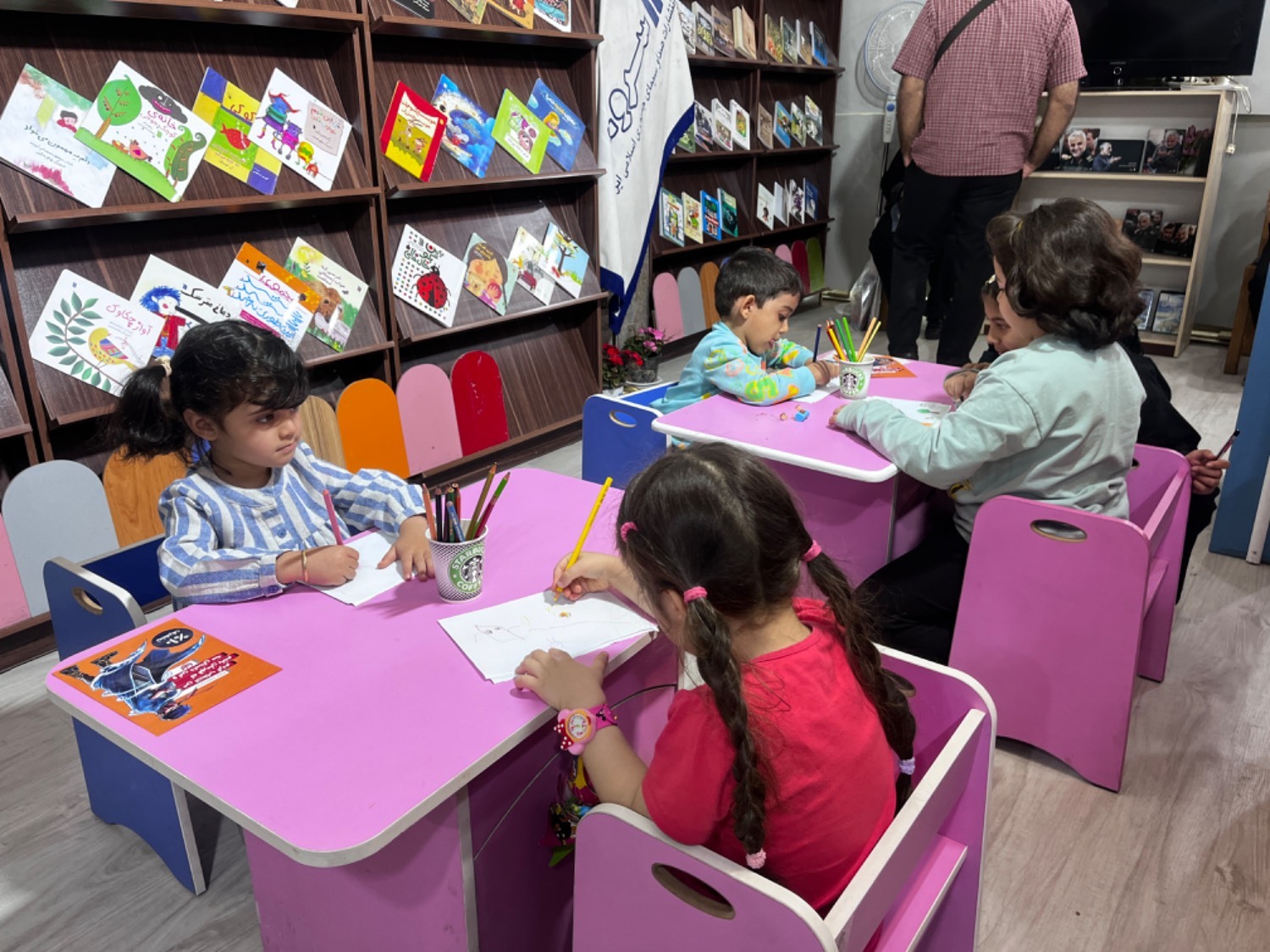 نمایشگاه کتاب محفلی برای خانواده ها+ عکس نمایشگاه کتاب محفلی برای خانواده ها+ عکس