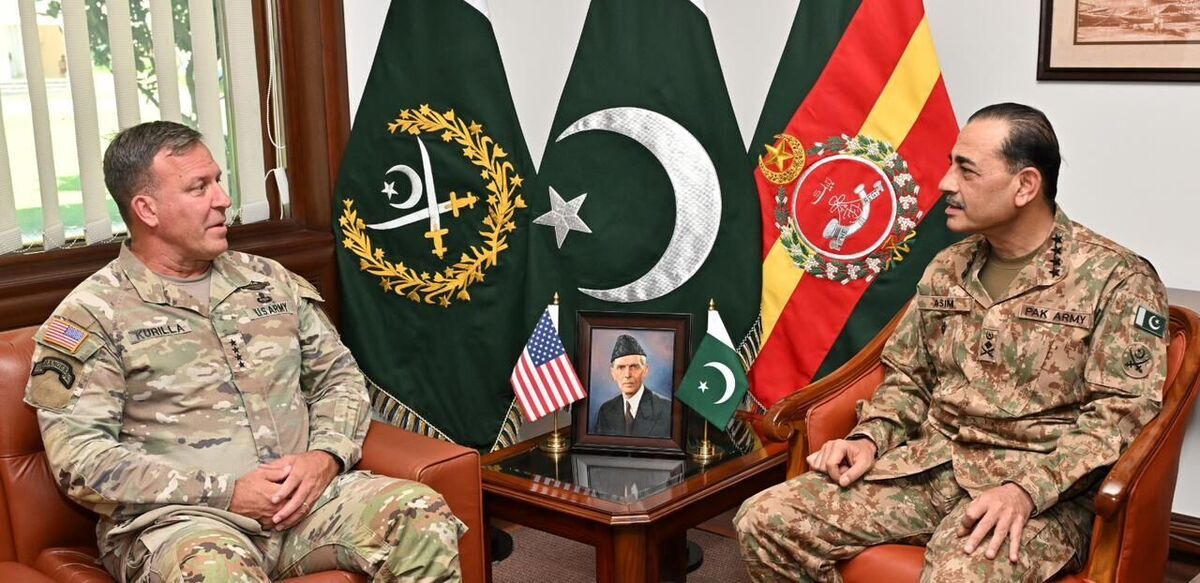 فرماندهان ارتش آمریکا و پاکستان پیرامون همکاری‌های دوجانبه نظامی رایزنی کردند