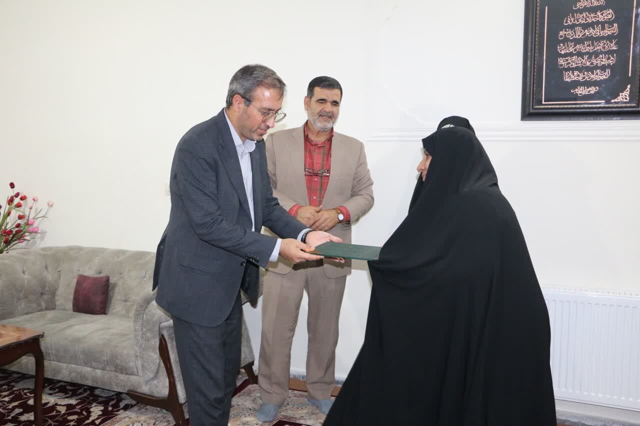 نقش و جایگاه شهدا در مسیر توسعه کشور بر کسی پوشیده نیست نقش و جایگاه شهدا در مسیر توسعه کشور بر کسی پوشیده نیست