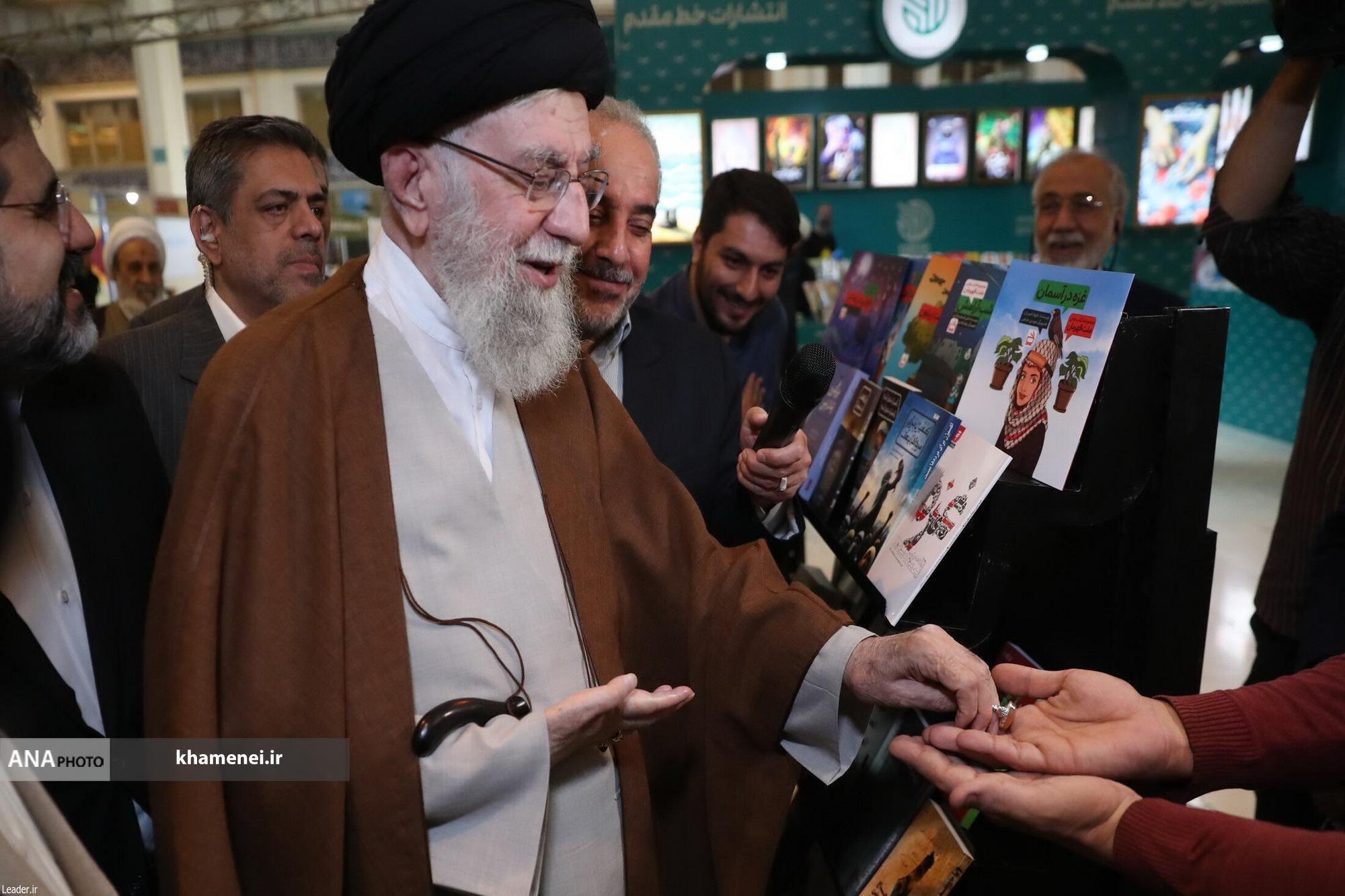 شگفتی ناشران از دایره شناخت مقام معظم رهبری در حوزه نشر