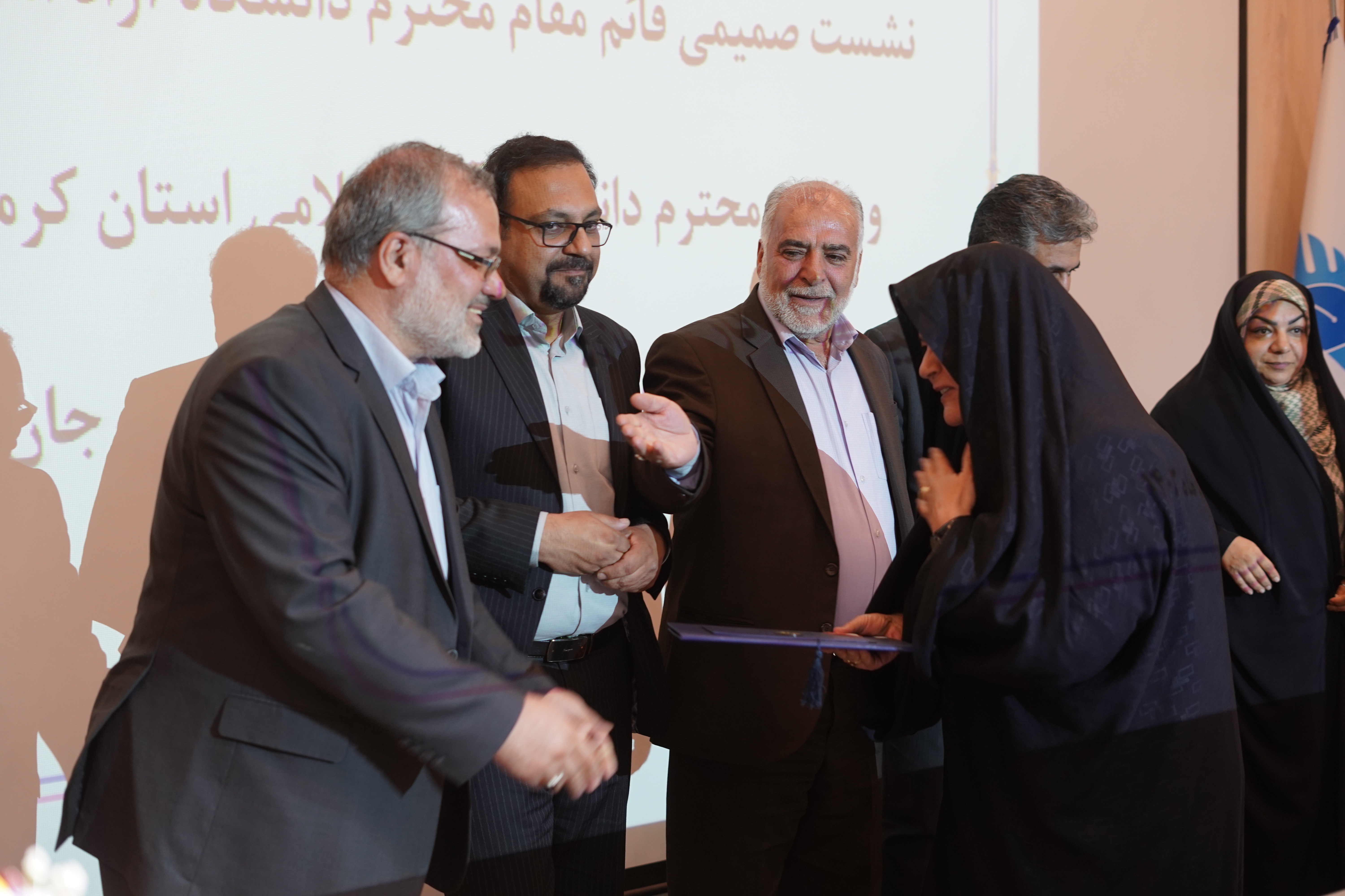 کمک دانشگاه آزاد سیرجان به صنایع در جذب پروژههای تحقیقاتی و قطعهسازی کمک دانشگاه آزاد سیرجان به صنایع در جذب پروژههای تحقیقاتی و قطعهسازی