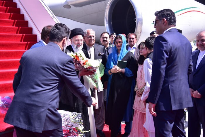 رئیسی با استقبال مقامات پاکستان وارد اسلام آباد شد رئیسی با استقبال مقامات پاکستان وارد اسلام آباد شد