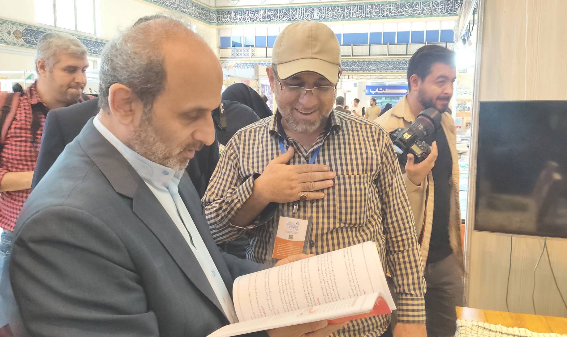 جبلی: عدالت در معرفی ناشران یک اصل در رسانه ملی است/ کتاب محبوب رئیس سازمان صداوسیما در دوران کودکی چه بود؟ جبلی: عدالت در معرفی ناشران یک اصل در رسانه ملی است/ کتاب محبوب رئیس سازمان صداوسیما در دوران کودکی چه بود؟