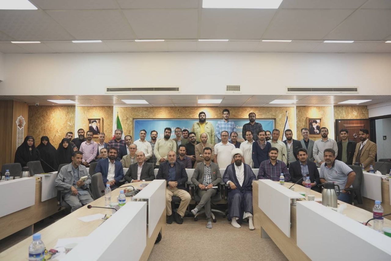 گردهمایی فعالان نوشتافزار ایرانی در مجتمع سرچشمه تهران برگزار شد گردهمایی فعالان نوشتافزار ایرانی در مجتمع سرچشمه تهران برگزار شد