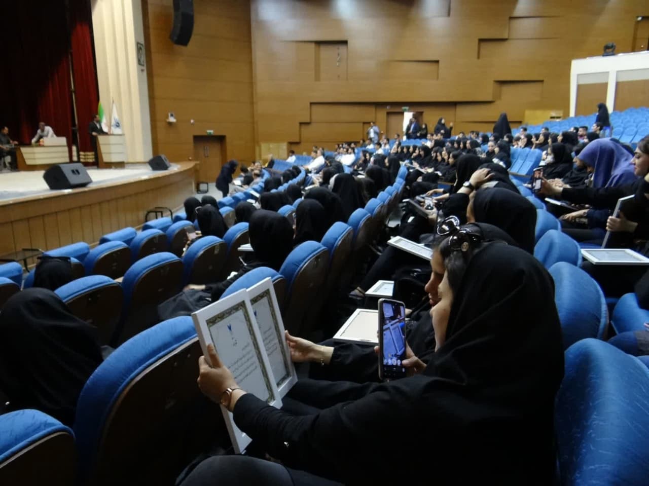 دانشجویان نخبه و ممتاز علمی به کمک دانشگاه آزاد اصفهان بیایند دانشجویان نخبه و ممتاز علمی به کمک دانشگاه آزاد اصفهان بیایند