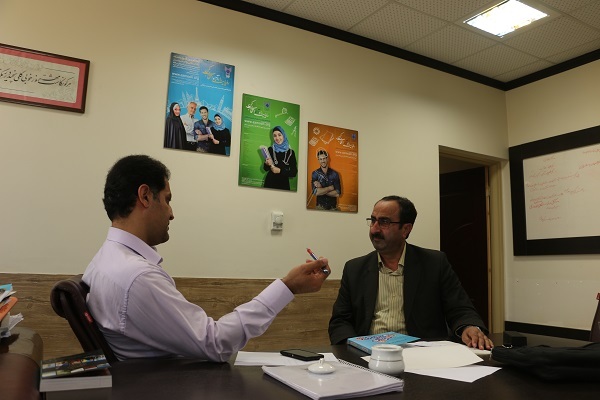 محمود نیکخواه، رئیس دانشکده مهارت و کارآفرینی دانشگاه آزاد اسلامی واحد سمنان ودبیر مسابقات ملی طراحی و دوخت کارستان///////////////// محمود نیکخواه، رئیس دانشکده مهارت و کارآفرینی دانشگاه آزاد اسلامی واحد سمنان ودبیر مسابقات ملی طراحی و دوخت کارستان/////////////////