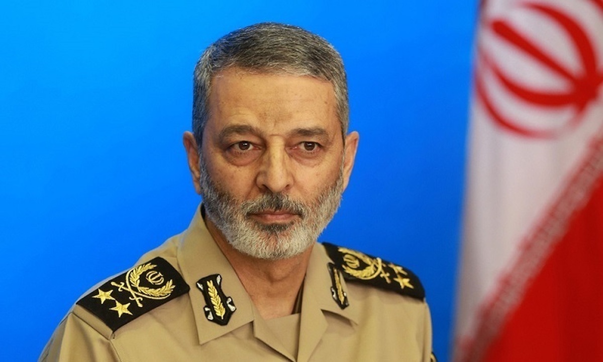 سرلشکر موسوی: ارتش همچون گذشته آماده جانفشانی در تحقق آرمان‌های نظام است