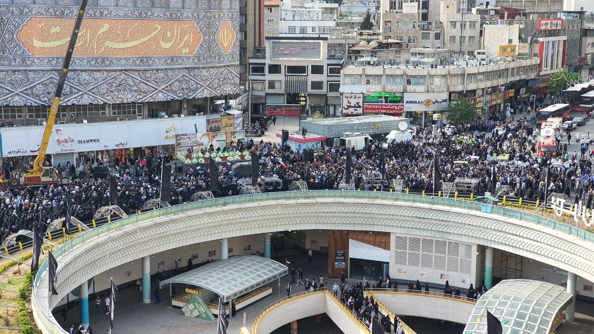 آغاز اجتماع امام رضایی‌ها در میدان ولیعصر به یاد رئیس جمهور شهید و یارانش+ عکس