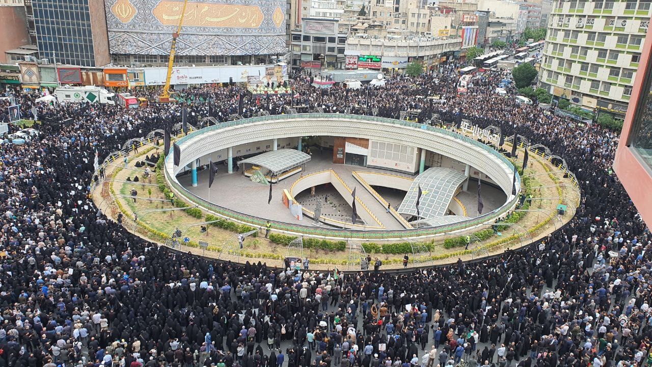 آغاز اجتماع امام رضایی‌ها در میدان ولیعصر به یاد رئیس جمهور شهید و یارانش+ عکس