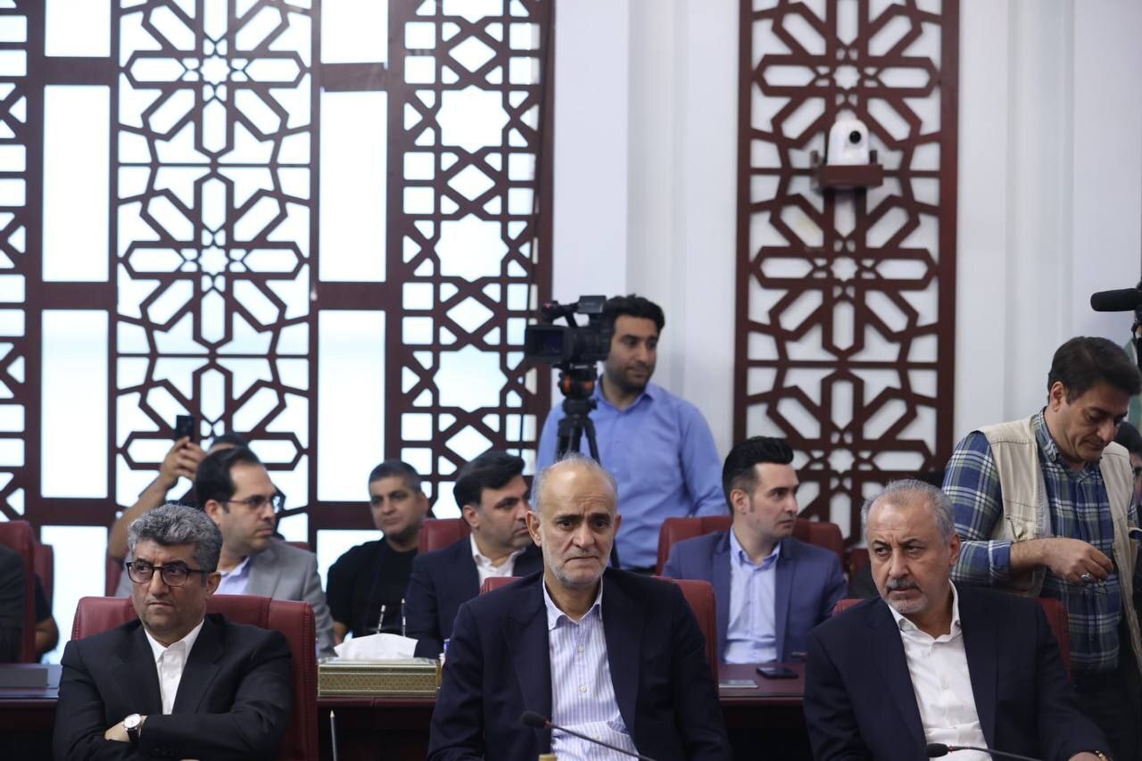 به روز رسانی| آغاز مراسم واگذاری باشگاههای استقلال و پرسپولیس/ حضور وزرای ورزش و اقتصاد و مدیران دو باشگاه به روز رسانی| آغاز مراسم واگذاری باشگاههای استقلال و پرسپولیس/ حضور وزرای ورزش و اقتصاد و مدیران دو باشگاه