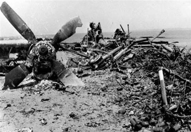 آن چه از تهاجم ناکام آمریکاییها بر پهنه کویر طبس باقی ماند آن چه از تهاجم ناکام آمریکاییها بر پهنه کویر طبس باقی ماند