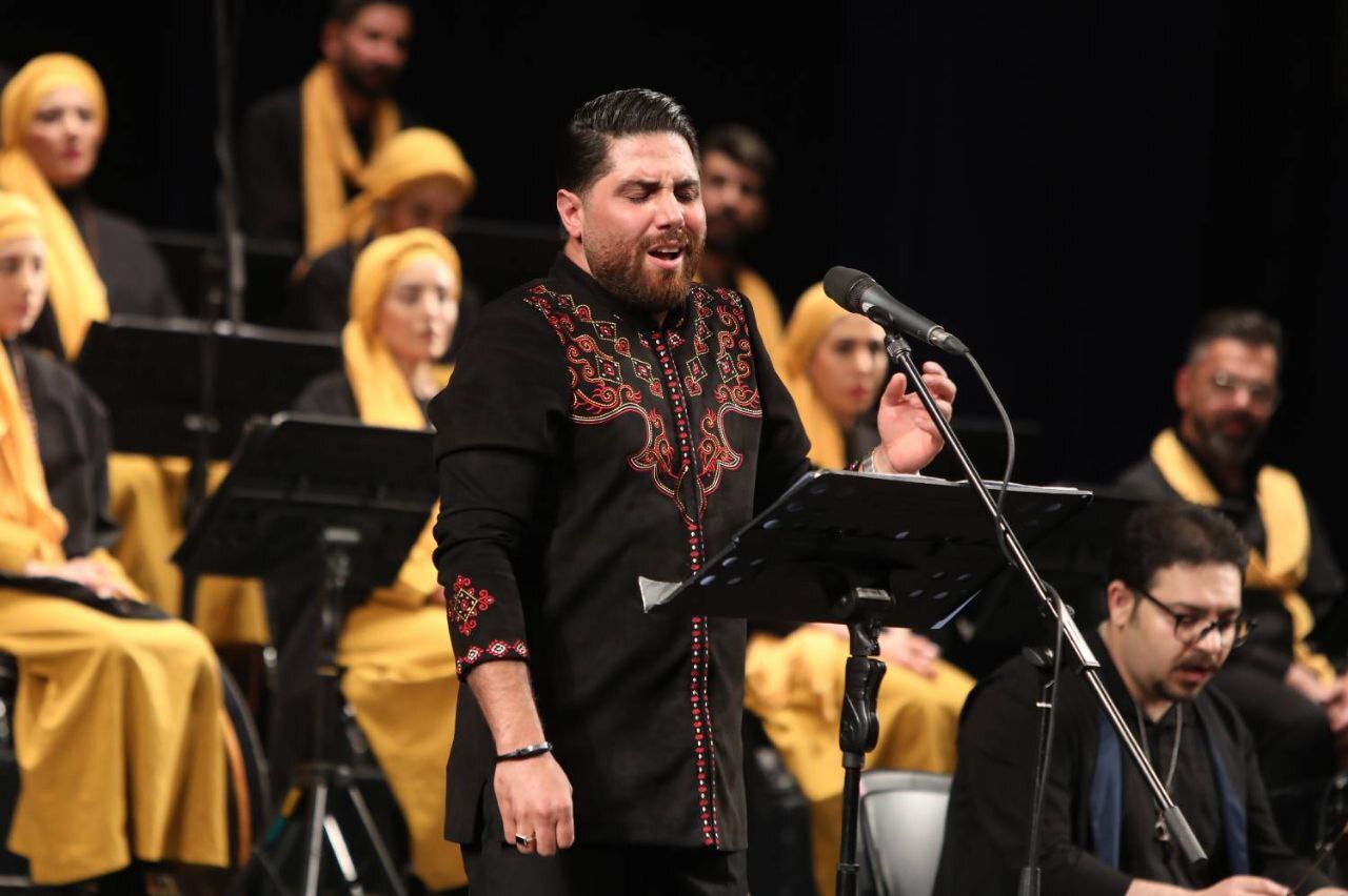 عاشقانههای مولانا در تالار وحدت پراقبال شد/وقتی موسیقی سنتی رنگ و بوی تازه میگیرد+فیلم عاشقانههای مولانا در تالار وحدت پراقبال شد/وقتی موسیقی سنتی رنگ و بوی تازه میگیرد+فیلم