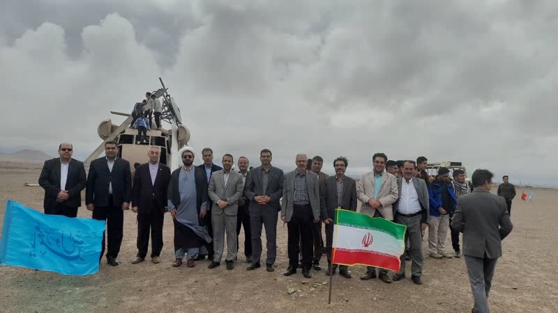 شکست حمله نظامی آمریکا در صحرای طبس تجلی حقانیت جمهوری اسلامی بود شکست حمله نظامی آمریکا در صحرای طبس تجلی حقانیت جمهوری اسلامی بود