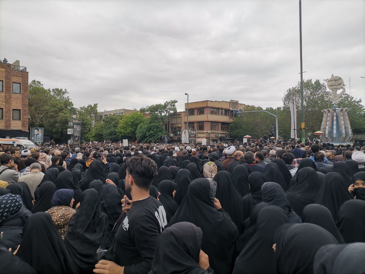 تشییع پیکر شهدای خدمت در تبریز/ آذربایجانیها سنگ تمام گذاشتند + عکس و فیلم تشییع پیکر شهدای خدمت در تبریز/ آذربایجانیها سنگ تمام گذاشتند + عکس و فیلم