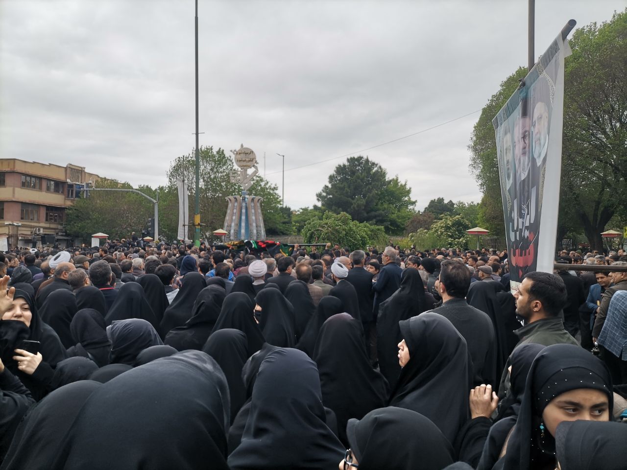 تشییع پیکر شهدای خدمت در تبریز/ آذربایجانی‌ها سنگ تمام گذاشتند + عکس و فیلم