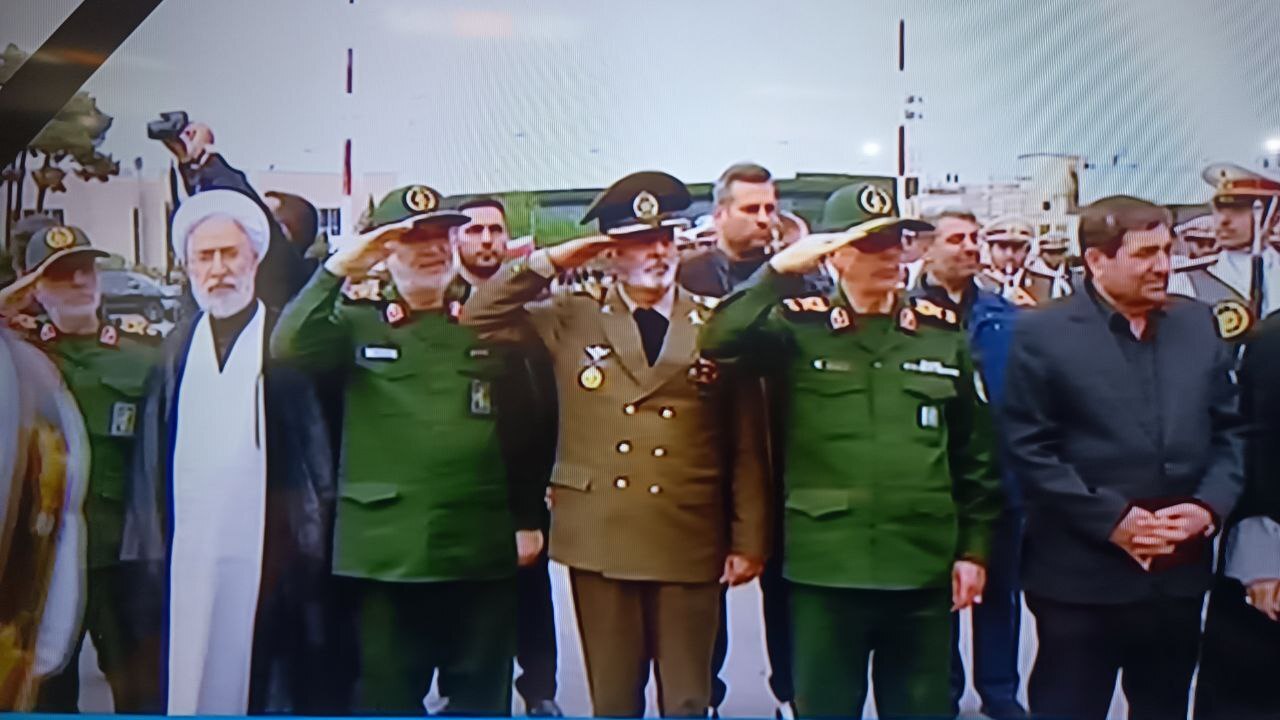 هواپیمای حامل پیکرهای مطهر رئیس جمهور و شهدای خدمت وارد تهران شد+ فیلم و عکس هواپیمای حامل پیکرهای مطهر رئیس جمهور و شهدای خدمت وارد تهران شد+ فیلم و عکس